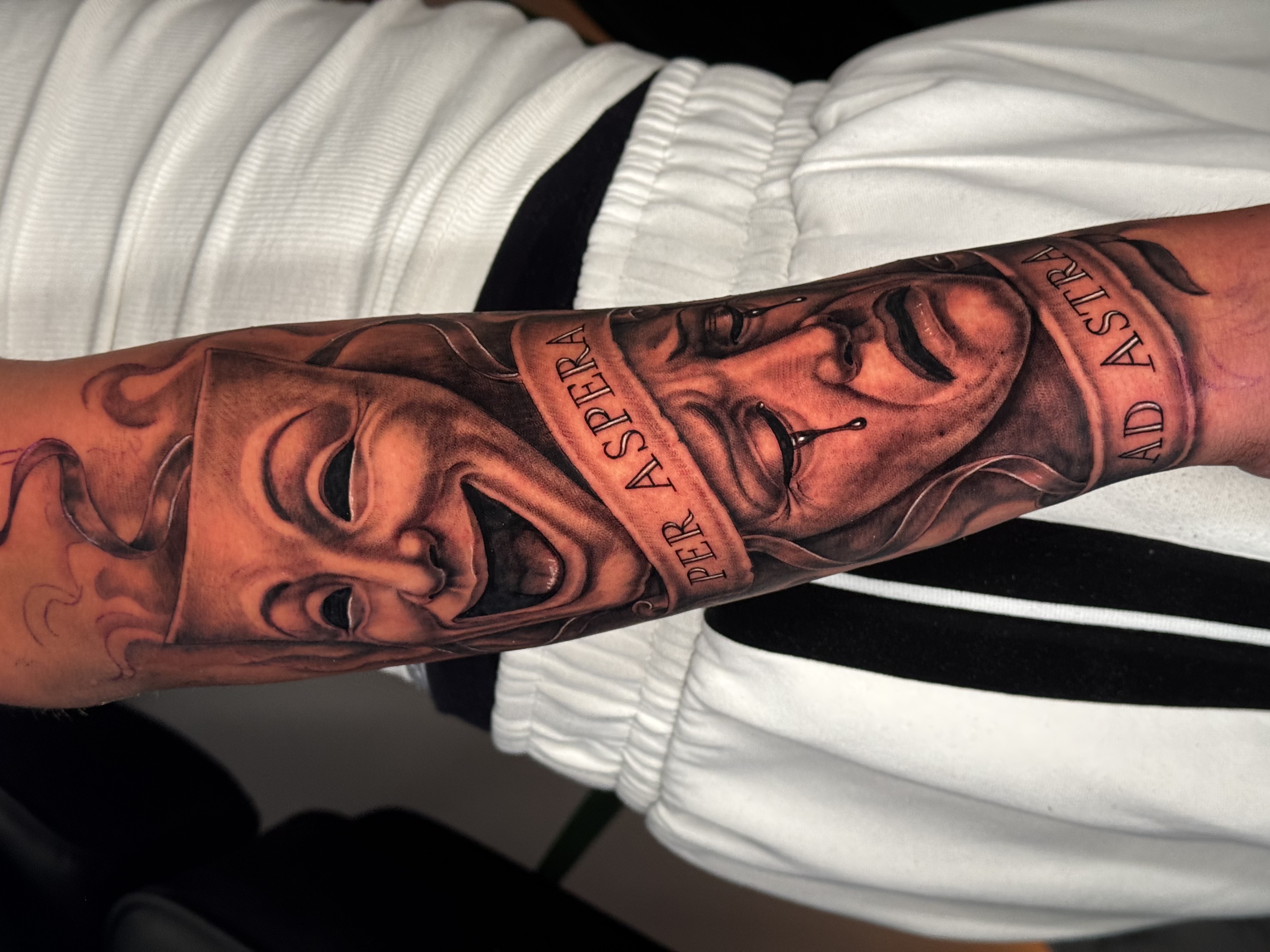 Tatuaggio realismo black and gray sleeve con volti realizzato da Andrea N. Agnelli