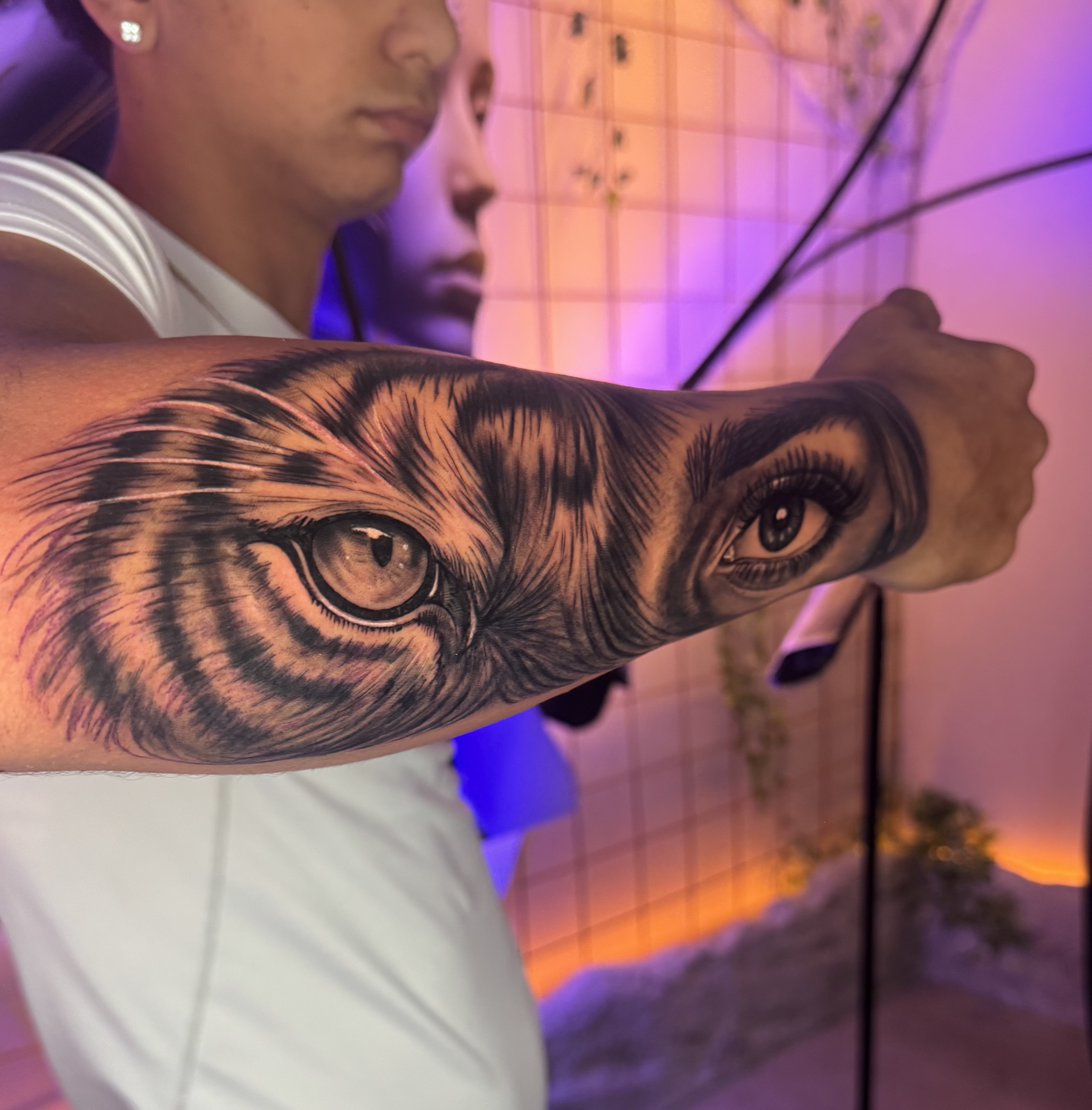 Tatuaggio realistico occhio di tigre realizzato da Andrea N. Agnelli a Bra