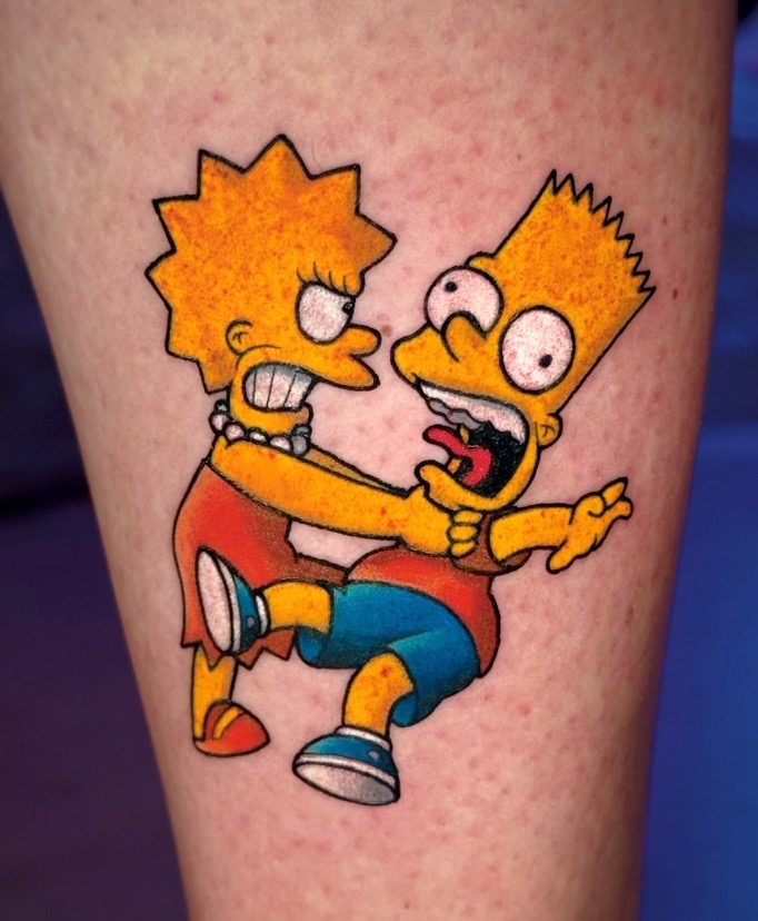 Tatuaggio cartoon Simpson a colori realizzato da SAZE a Bra