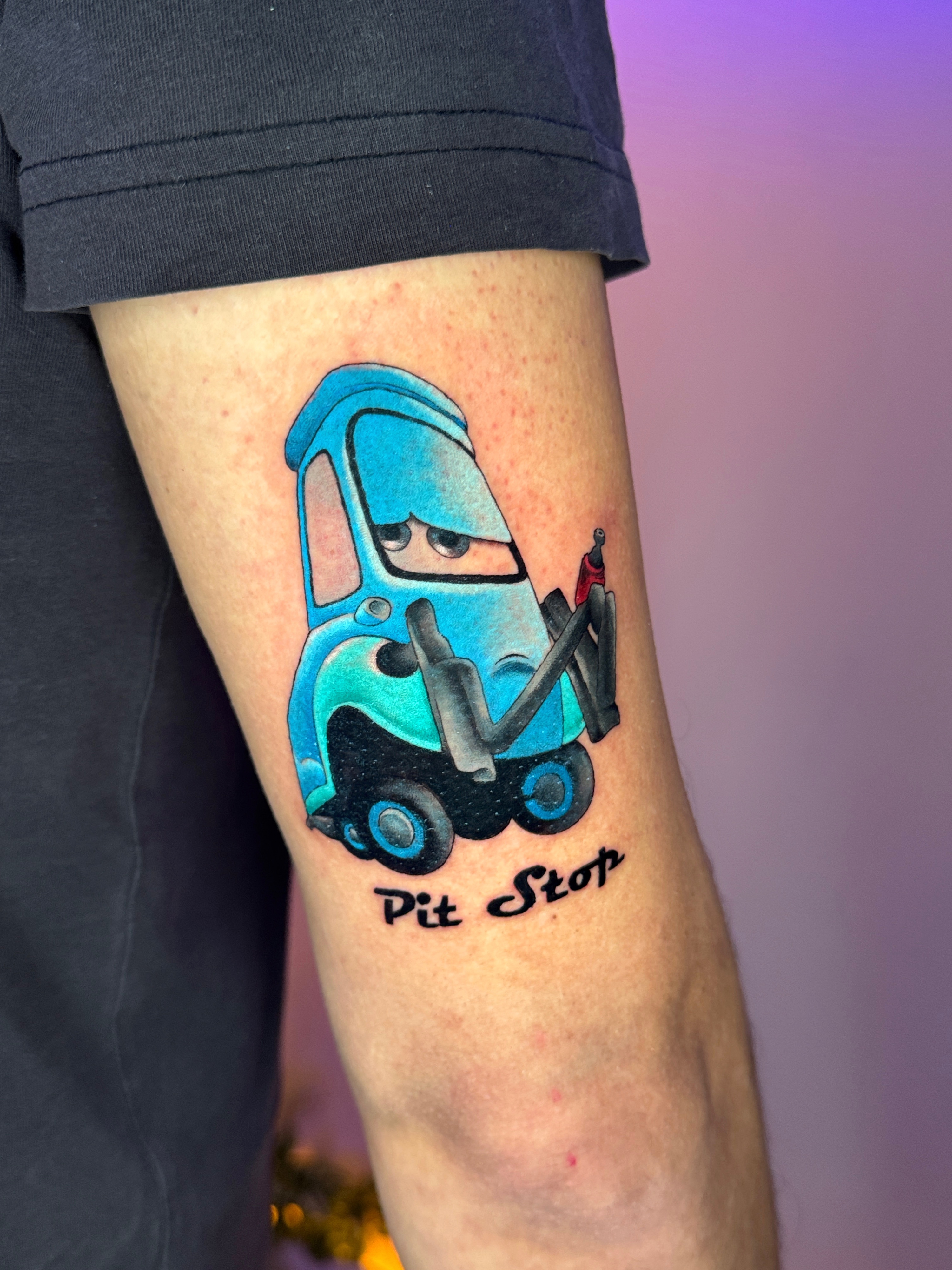 Tatuaggio cartoon Stitch a colori realizzato da SAZE
