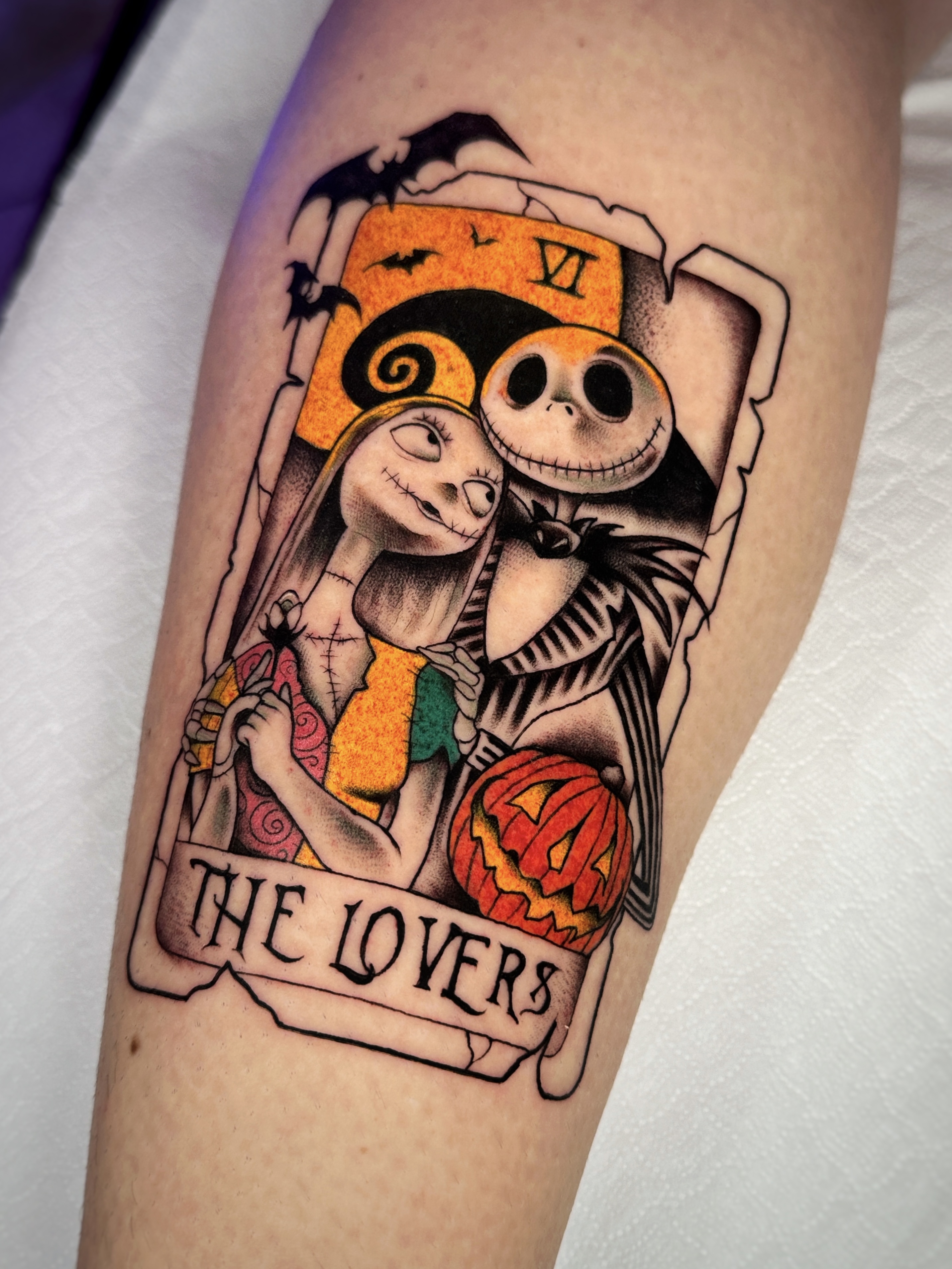 Tatuaggio a colori carta The Lovers realizzato da Thomas Morello AKA SAZE