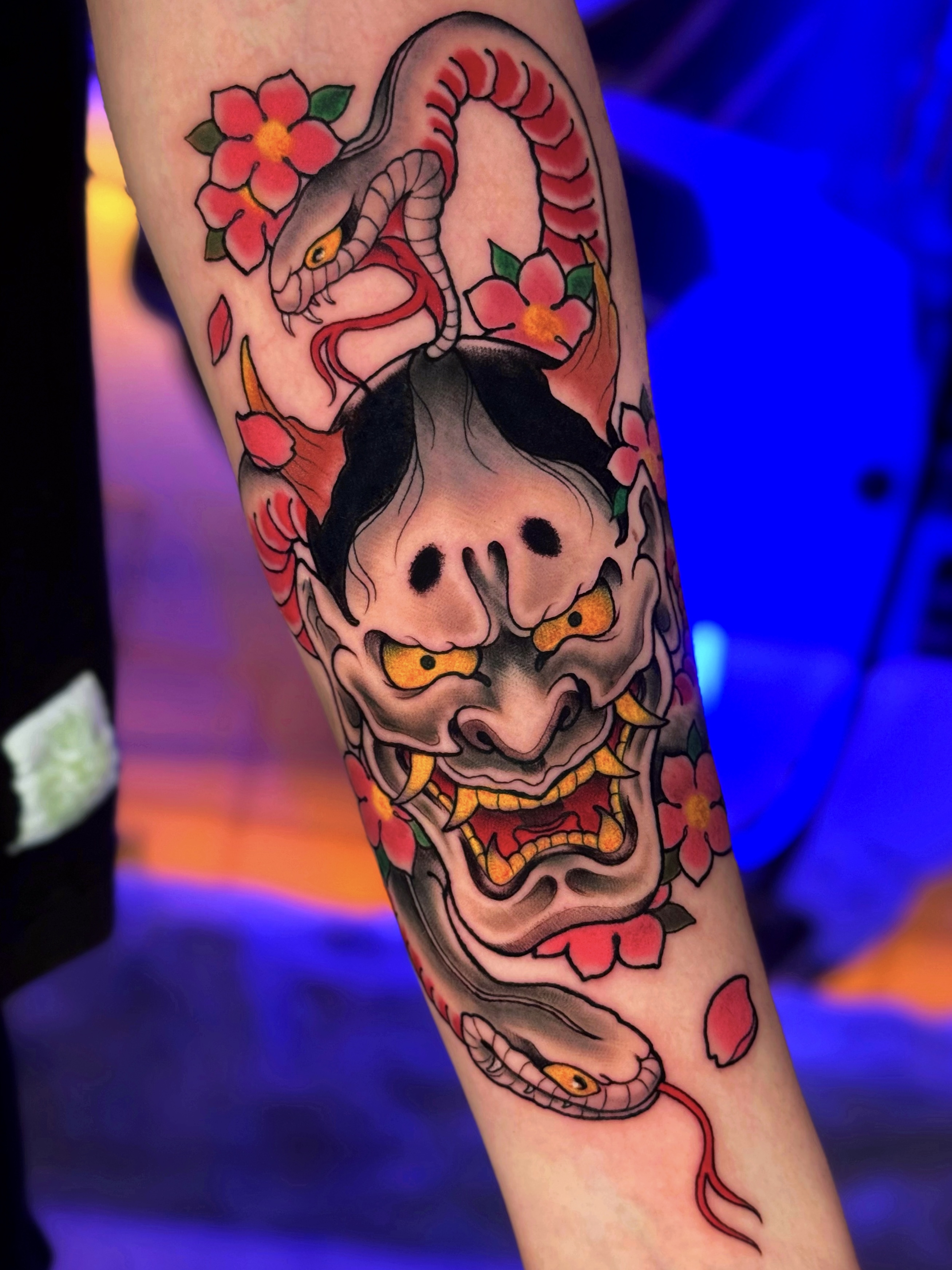 Tatuaggio maschera Hannya con influenze Japanese realizzato da SAZE