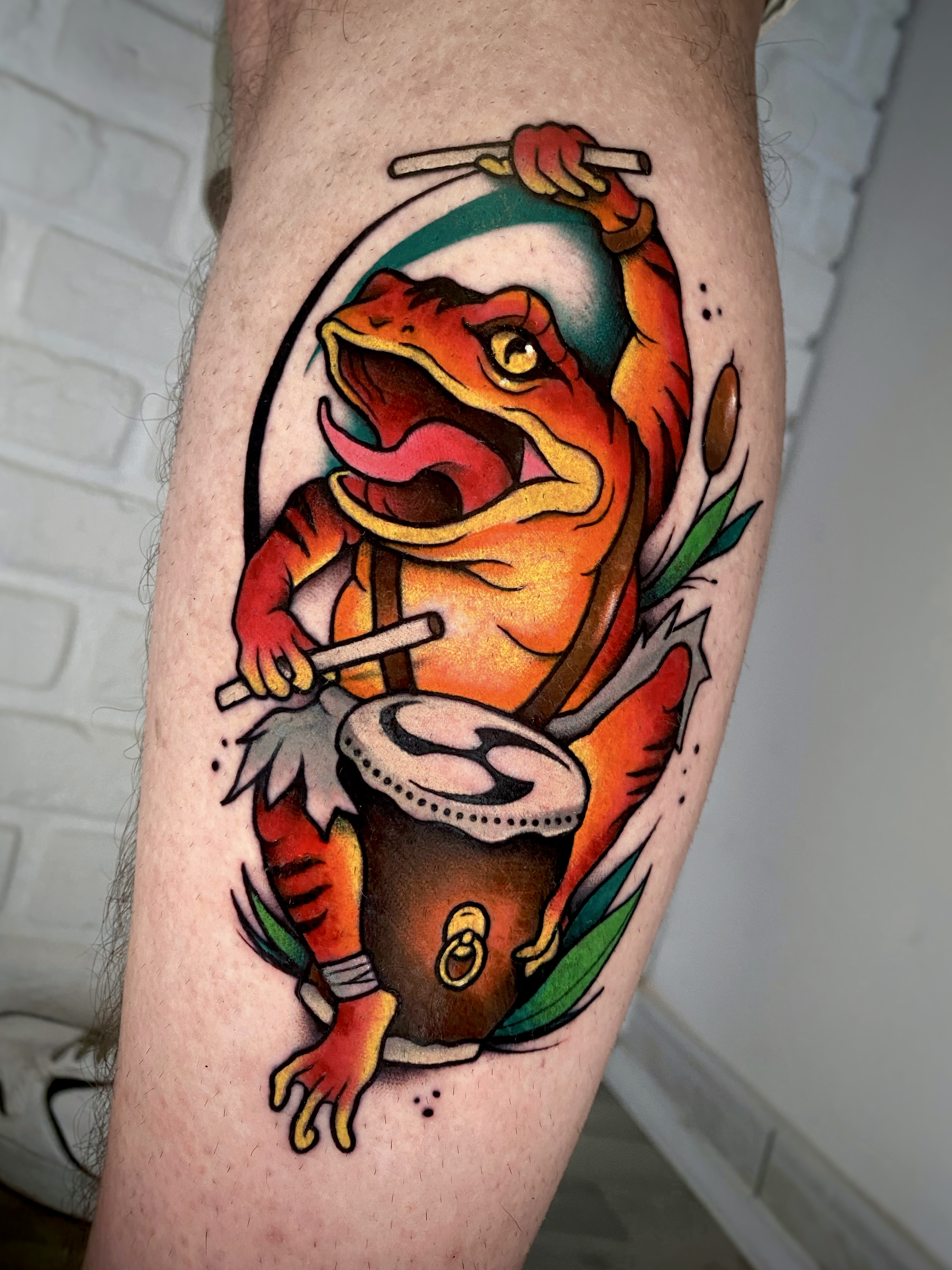 Tatuaggio neo traditional rospo a colori realizzato da Thomas Morello AKA SAZE